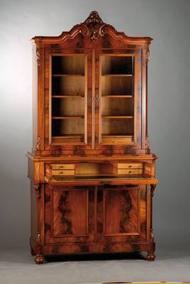 Halbschrank mit Sekretärseinteilung und Vitrinenaufsatz, um 1860/70, Pyramidenmahagoni- bzw. Mahagonifurnier auf Weichholzkorpus, Eiche ...