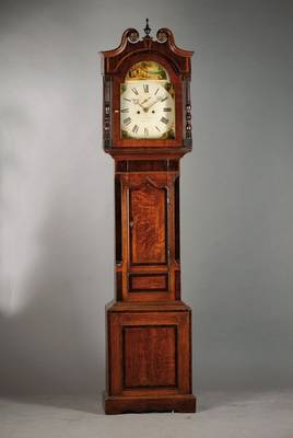 Standuhr, England um 1830/40, intarsiertes Holzgehäuse, bemaltes Bogenzifferblatt mit kl.Sekunde und Signatur: William Bull, Leicester (Lit.: ...