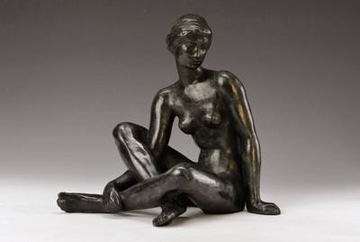 Fritz Klimsch, 1870 Frankfurt am Main-1960 Freiburg, Mädchen mit Turban (Am Strand), Bronze mit einer schwarz-grünen Patina, monogrammiert FK, ...