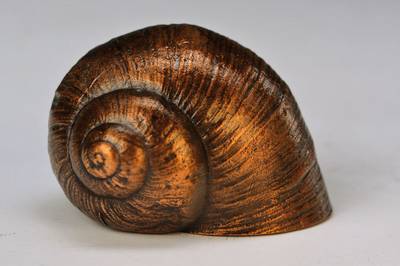 Paul Wunderlich, 1927-2010, Bronze, Schnecke, mit Buch: Labyrinthe, Das Werk von Paul Wunderlich, signiert, H. ca. 3,5 cm
