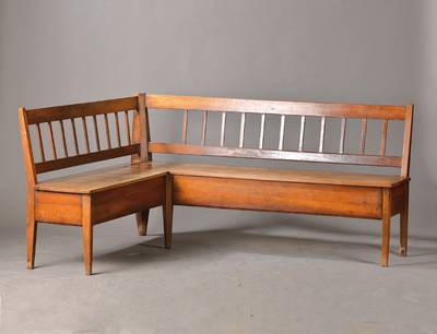 Eckbank, um 1900, Lehne Kirschbaum, Sitzfläche mit Truhenkästen, H. ca. 85 cm, Schenkelmaß ca. 135x170 cm, l. Gebr.schäden