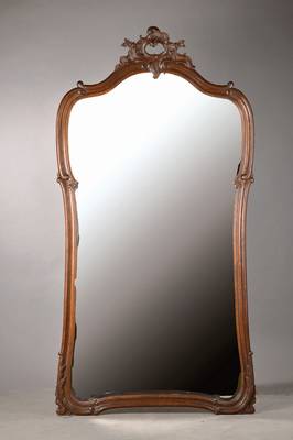 Spiegel, Frankreich um 1860/70, Eiche massiv, geschweift, Spiegel aufwendig facettiert, guter Zustand, 205 x 104 cm