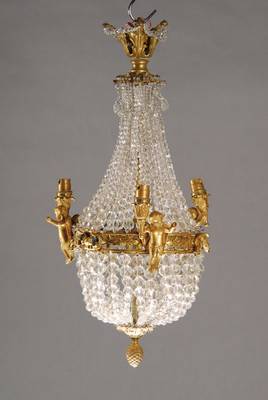 Dreikerziger Bronzelüster, Frankreich/Paris, um 1900, im Barockstil, Brennstellen in Form von Putten als Lichtträger ausgeformt, Lichtreif mit ...