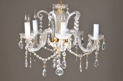 Deckenleuchter, Italien wohl Murano, 2.H.20.Jh., 5 Brennstellen mit Glasschirmen, üppiger Behang z.T. in Linsen-, Tropfen- u. Kugelform, ...