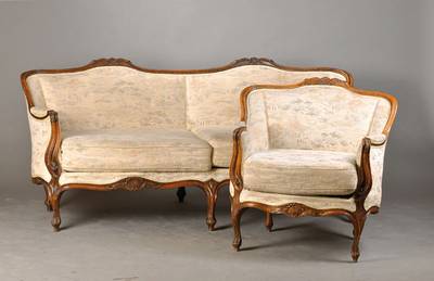 Salongruppe, wohl Frankreich um 1900, Buche massiv, Canapé u. 4 Bergère, vielfach geschweift mitAkanthusblatt- u. Kammmuschelzierde, l. ...