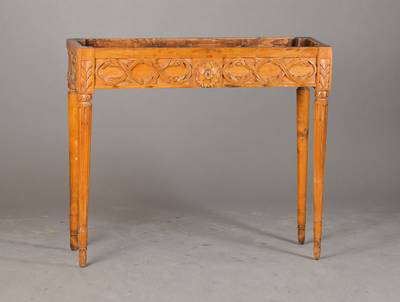 Gestell einer Konsole, um 1770/80, in älterer Zeit zur Jardinière umgebaut, Kirschbaum u. Buche, Schnitzerei in Zopf- u. Sternblumenmuster, ...