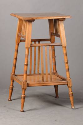 Blumentisch, wohl um 1890, Nussbaum massiv,gedrechselte Beine, vielfach versproßt, Altersspuren, obere Platte mit Schwundriss, ca. 75x45,5x45,5 cm