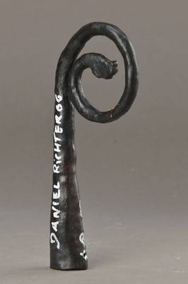 Jonathan Meese und Daniel Richter, Bronze mit dunkler Patina, Replik der Stader Bischofskrümme (aus: Die Peitsche der Erinnerung), handsigniert und ...