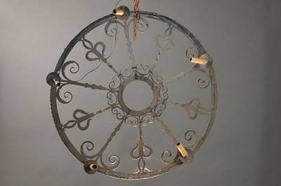 Deckenleuchter, Frankreich, 1930er Jahre, Schmiedeeisen, 5 Brennstellen, muss neu elektrifiziert werden, Höhe verstellbar, D. ca. 95 cm, ohne ...