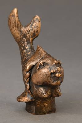 Gernot Rumpf, geb. 1941 Kaiserslautern, Fischmädchen, Bronzeskulptur, monogrammiert, H. ca. 11.5 cm