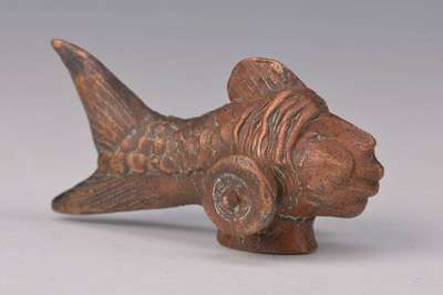 Gernot Rumpf, geb. 1941 Kaiserslautern, Fischmädchen auf Rädern, Bronzeskulptur, monogrammiert, H. ca. 6 cm