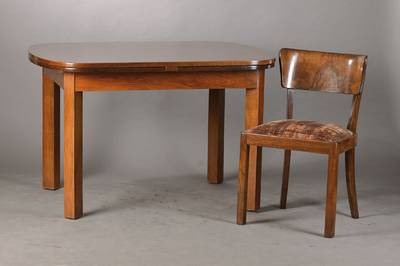 Sitzgarnitur, deutsches Art-Deco um 1930/32, bestehend aus 4 Stühlen und einem Ausziehtisch, Tisch in gespiegeltem Wurzelnussfurnier mit 2 ...