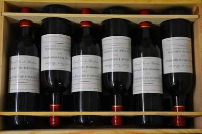 12 Flaschen 1995 Chateau Guimbertau, Lalande-De-Pomerol, je ca. 75 cl, into neck, unverkostet, in Originalholzkiste