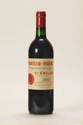 12 Flaschen 1990 Chateau Figeac, St. Emilion, je ca. 75 cl, into neck u. besser, in Originalholzkiste, sehr guter Erhaltungszustand, unverkostet. 94 ...