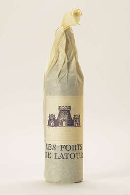 12 Flaschen 1992 Les Forts de Latour, Pauillac, into neck, je ca. 75 cl, alle in Originalpapier eingewickelt, sehr guter Erhaltungszustand, in ...