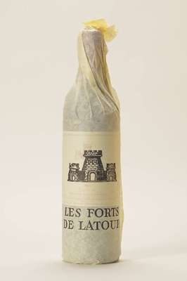 12 Flaschen 1991 Les Forts de Latours, Pauillac, je ca. 75 cl, into neck, alle in Originalpapier eingewickelt, in Originalholzkiste, sehr guter ...