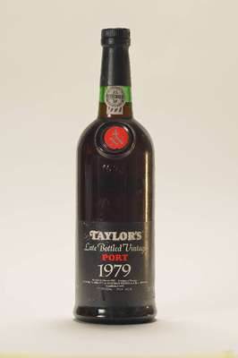 3 Flaschen 1979 Taylor's Late Bottled Vintage , Portwein, into neck, je ca. 70 cl, 1985 indie Flasche gefüllt, Import durch Epikur GmbH/Koblenz