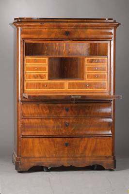 Standsekretär, Norddeutsch wohl Flensburg oderBerlin, Spätbiedermeier, um 1850, Mahagoni, vielfach getreppter Kopf, 3-schübig, 1 Blenderschub, ...