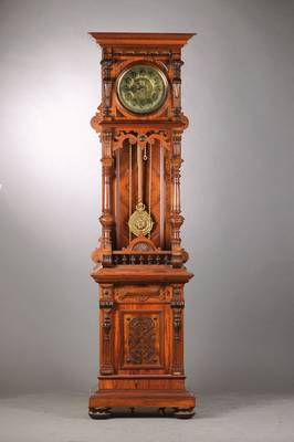 Standuhr mit 3/4-Std.-Schlag, L. Furtwängler &Söhne in Furtwangen, um 1880, Aufwändig geschnitztes Nussbaumgehäuse bzw. -furnier, reich besetztes ...