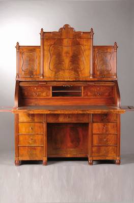 Aufsatzrollbüro, norddeutsch um 1860-70, Pyramidenmahagonifurnier auf Weichholzkorpus, durchgehend verlegtes Furnier, Aufsatz 3- geteilt, Mitte ...