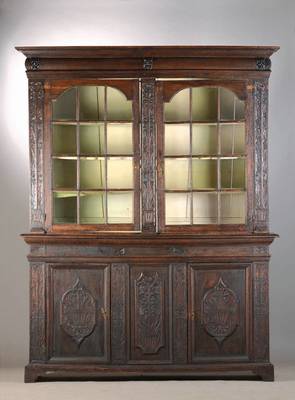 Aufsatzvitrine, aus Teilen des späten 18.Jh., im 19.Jh. umgebaut Eiche massiv, Aufsatz mitaltem Glas, vielfach versproßt, Innen 3 Einlegeböden, ...