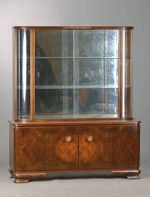 Aufsatzvitrine, deutsch, um 1920-30, Art- Deco-Einfluß, Aufsatz nahezu voll verglast mit2 gewölbten Gläsern, 2 Schiebetüren, 2 Glaseinlegeböden, ...