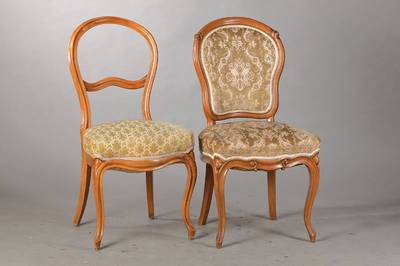 4 Louis-Philippe-Stühle, Mitte 19.Jh., Nussbaum massiv u. furniert, 2x mit offener u. 2x mit gepolsterter Rückenlehne, gerieft, stabil, H. ca. 93 ...