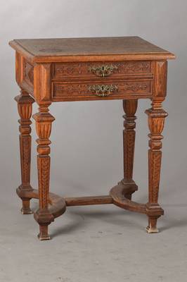 Arbeits- bzw. Beistelltischchen, deutsch, um 1880, Eiche massiv, 2-schübig, erster Schub mit Einteilung, Beine im klassischen Barockstil, H-Steg, ...