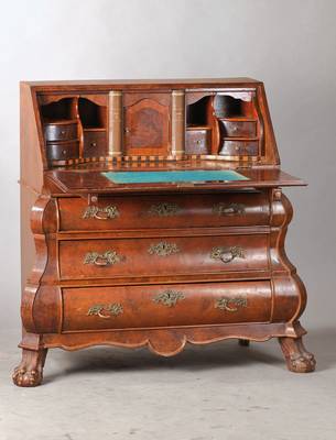 Schrägklappensekretär, holländ. Barockstil, um 1900/10, nach Vorbild von 1770/80, Wurzelnussfurnier gespiegelt verlegt auf Mahagoni gebeizt, ...