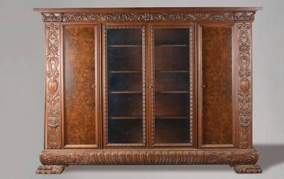Büchervitrine bzw. Vielzweckschrank, deutsch, um 1920/30, Eiche massiv, Wurzelnussfurnier, symmetrisch geschnitzte Arabeske, 4-türig davon 2 ...