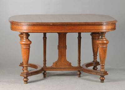 Eichentisch, um 1900/10, Eiche massiv, vielfach profiliert, balustierte Beine, geschweifter H-Steg, guter Zustand, l. Gebr.- Sch., ca. 76x130x100 cm