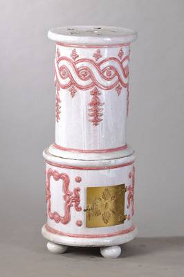 Fayence-Ofen, wohl Italien, 20.Jh., nach dem Vorbild von 1770, mit Zopfmuster, Innen sek. Heizspirale, sehr dekorativ, Altersspuren, H. ca. 99 cm