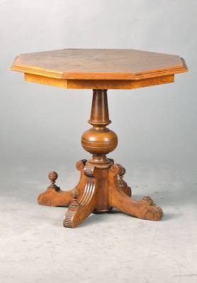 Salontischchen, deutsch, um 1870/80, Nussbaum massiv u. Wurzelnussfurnier radial verlegt, hexagonale Formgebung, eine Fiale fehlt, ...