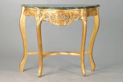 Konsole, wohl Frankreich, 1.H.20.Jh., Holz goldfarben gefaßt, nach Vorbild von 1740/50, floraler Dekor z.T. in Durchbrucharbeit, dekorativ, ...