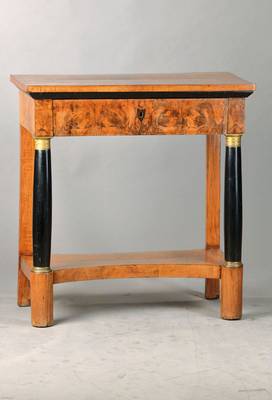 Biedermeierkonsole, um 1820, Nussbaummaserholz furniert, geschwärzte Vollsäulen mit feinen Messingkapitellen, 1-schübig mit sek. Schloss,untere ...