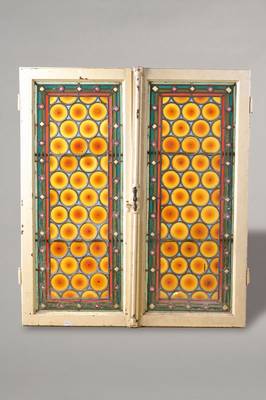 3 Fenster, Deutsch, um 1900/10, sog. Butzenscheiben, mit Bleiverglasung, gefasst, stärkere Geb.-sp., 2x ca. 96x36 cm u. 82x37 cm, im ...