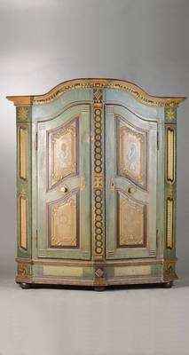 Bauernschrank, Bodensee, dat. 1814, Weichholz mit orig. Fassung, Monogr. "C H" u. "V M", 3 vorgesetzte Risalite mit flach ...