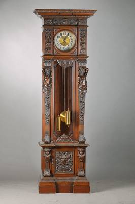 Standuhr, Leonhard Furtwängler u. Söhne, Furtwangen um 1910, reich verziertes Holzgehäuse im Stil der Neorenaissance, sog. Freischwinger, im ...