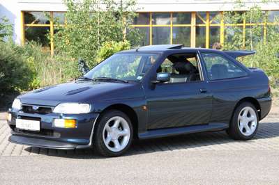Ford Escort RS Cosworth, EZ 26.08.1993, 1. Hand, Laufleistung ca. 8.635 km, 162 KW/ 220 PS, Schaltgetriebe, mallardgrün metallic, Vollleder ...