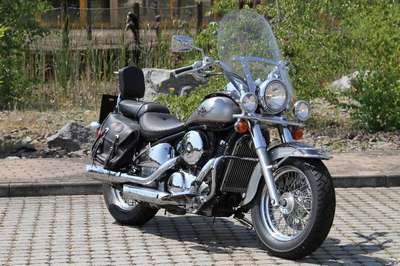 Kawasaki VN800, EZ 04.2000, 2.Hand, Laufleistung 18.789 km, 25 KW/ 34 PS, TÜV bis 09.2016, Schaltgetriebe, schwarz/anthrazit metallic, Leder ...