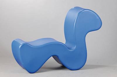 Multifunktionsmöbel "Phantom", Entwurf Verner Panton, 1998, Material: Polypropylen, formgeblasenes Kunststoffmöbel, kann durch einfach ...
