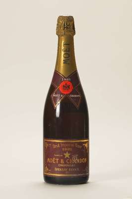 4 Flaschen 1981 Moet & Chandon Brut Imperial Rose, Champagne, je ca. 75 cl, Abstand zwischen Flaschenboden und Wein: ca. 1-1,5 cm,unverkostet, ...
