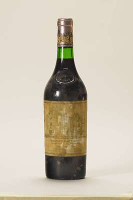 4 Flaschen 1974 Château Haut Brion, Premier Grand Cru Classé, je 75 cl, into neck,Etiketten angelaufen, unverkostet