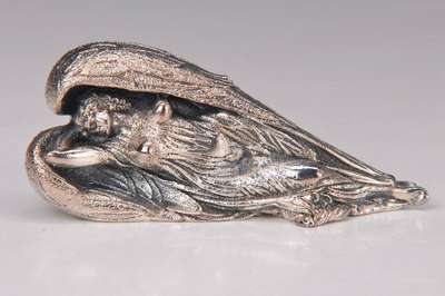 Ernst Fuchs, geb. 1930 Wien, Schutzengel, silberfarbene Ausführung, signiert und nummeriert 6, L. ca. 10 cm