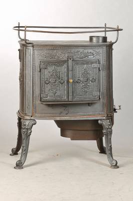 Ofen, wohl Dänemark, um 1860/70, feiner Eisenguß im Renaissancestil, Gebrauchsspuren, ca. 90x74x51 cm