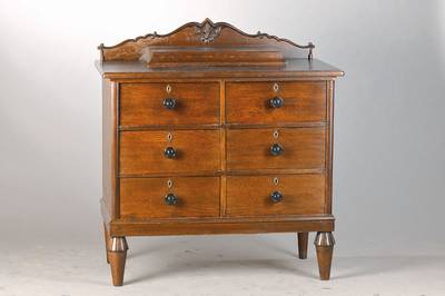 Aufsatzmöbel, deutsch, um 1925/28, im deutschen Art Deco Stil, Eiche massiv bzw.furniert, Rückseite Weichholz, 6-schübig kleiner Aufsatz, z.T. aus ...