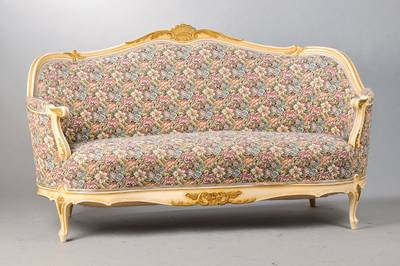 Canapé, Frankreich, 20.Jh., nach Louis-XV- Vorbild, Holz weiss u. goldfarben gefaßt, allseitig geschweifte Form, Kammmuschel- u. ...