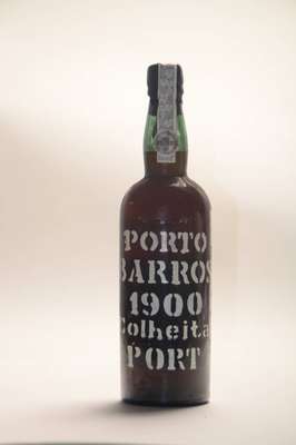 1 Flasche 1900 Porto Barros Colheita, Portwein, into neck, ca. 75 cl, , 1977 in die Flasche abgefüllt, selten im Angebot, Flaschennummer: 857010
