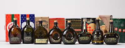 17 Flaschen Jule Aalborg Akvavit, komplette Jahrgänge: 1981-1997, je ca. 70 cl, top shoulder u. besser, in jeweiligem Originalgeschenkkarton, seit ...