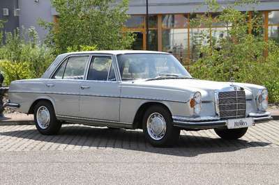 Mercedes-Benz 280 S, EZ 11.1969, 1.Hand, Laufleistung 80.032 km abgelesen, 103 KW/ 140 PS, 4-Gang-Schaltgetriebe, silber, Kunstleder dunkelblau, ...
